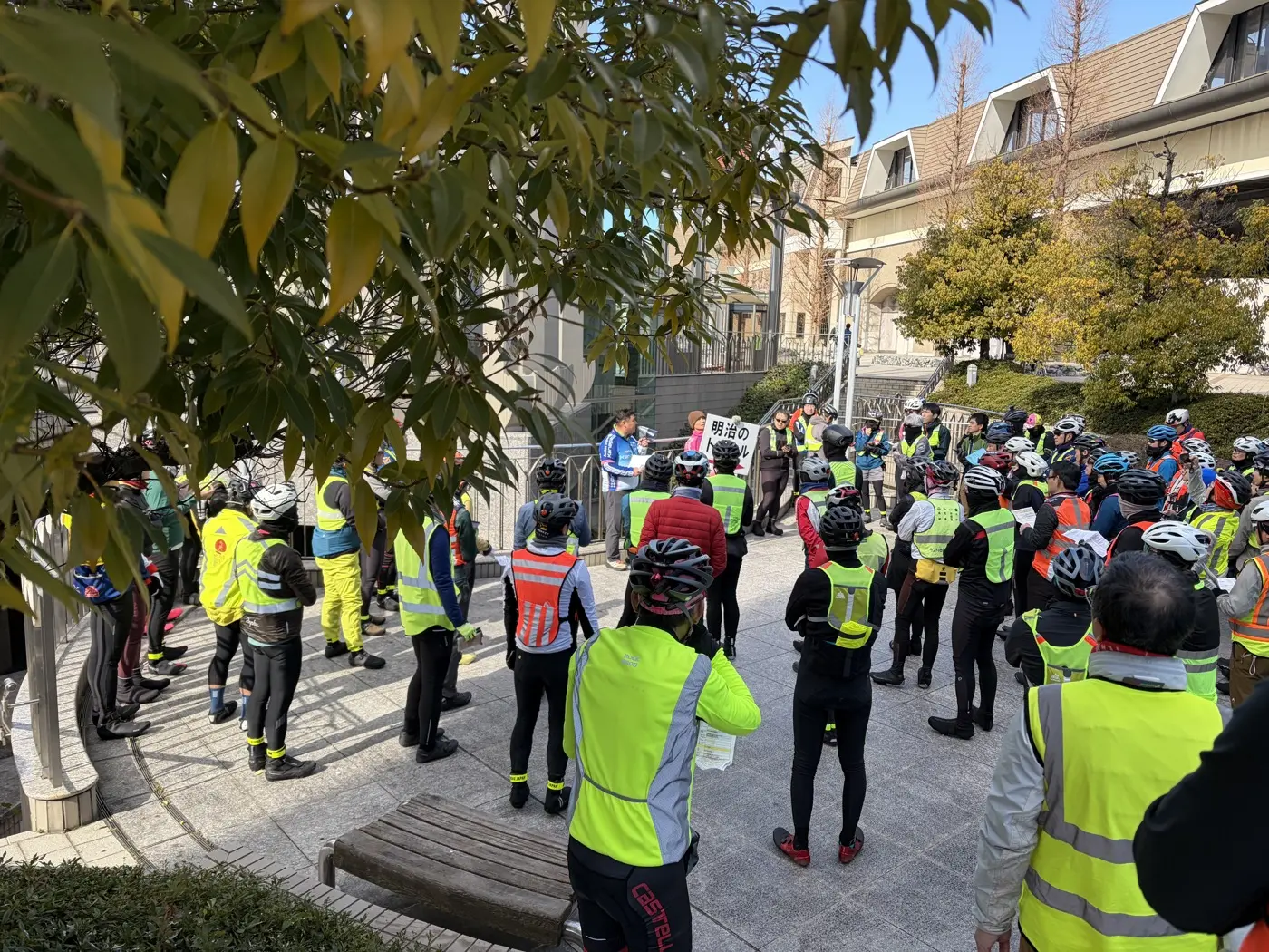 ランドヌールが大挙するブリーフィング