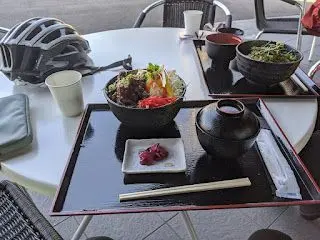 普段は無休で走るためこのコースでリッチな昼食を取るのは初めてのこと