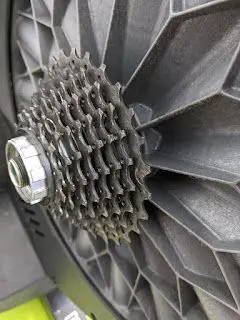 ドロドロのスプロケットを掃除する