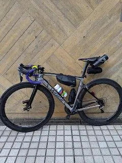 ツールケースの工具とパンク修理セット