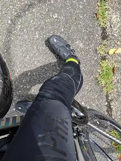 チューブの粉を被って真っ白になってしまう