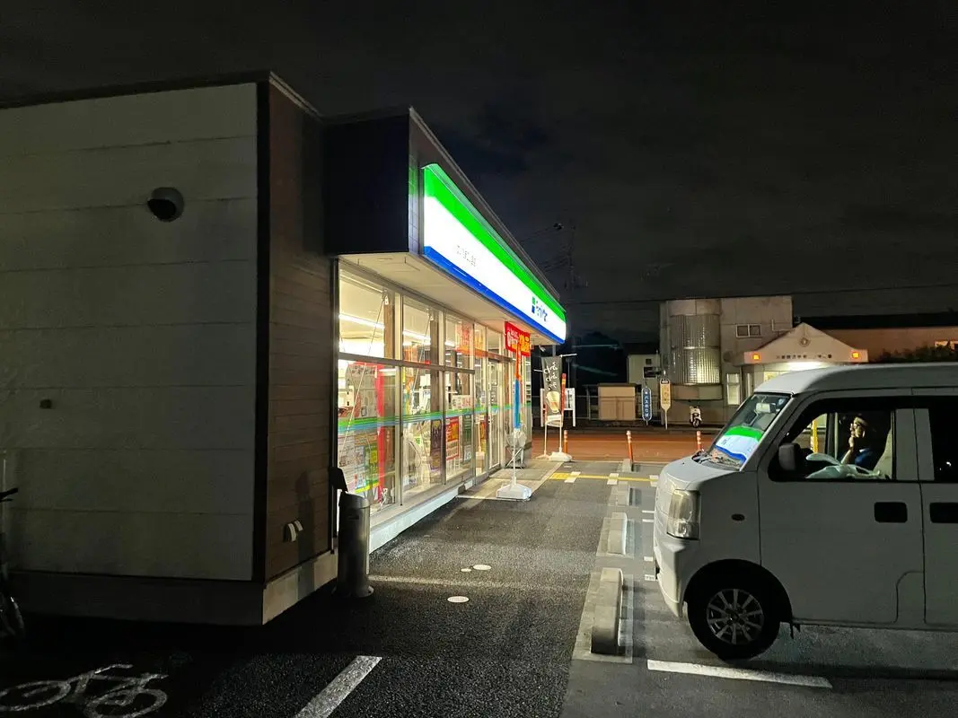 下にシャイニージャージを着るのはブルベの伝統なので欠かすことはできない